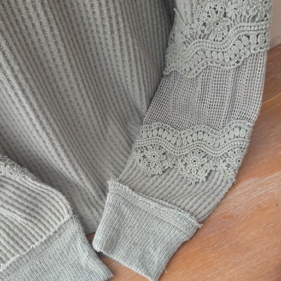 Daytrip Sage Lace Detail Long Sleeve Top Size XS - Picture 4 of 5